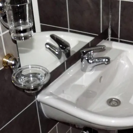 4 Sleeps 4 Guests Сплит