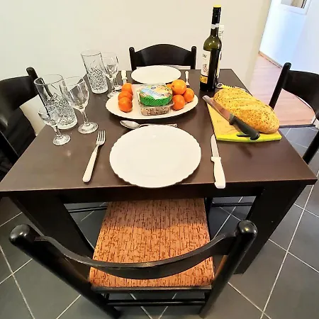 4 Sleeps 4 Guests Сплит