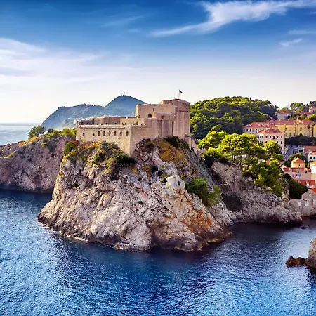 4 Sleeps 4 Guests Апартаменты Сплит