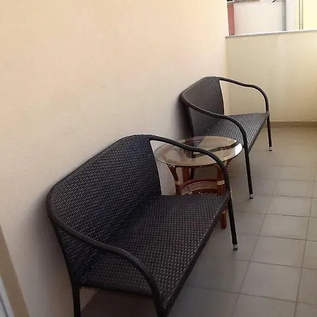 4 Sleeps 4 Guests Apartman *